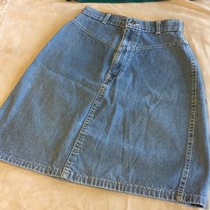 Vintage Chic Denim Skirt!